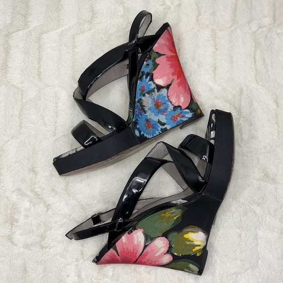 Valentino Black Patent & Floral Print Wedge Slingback Sandals Sz. 39.5/ 9. EUC - Picture 3 of 16